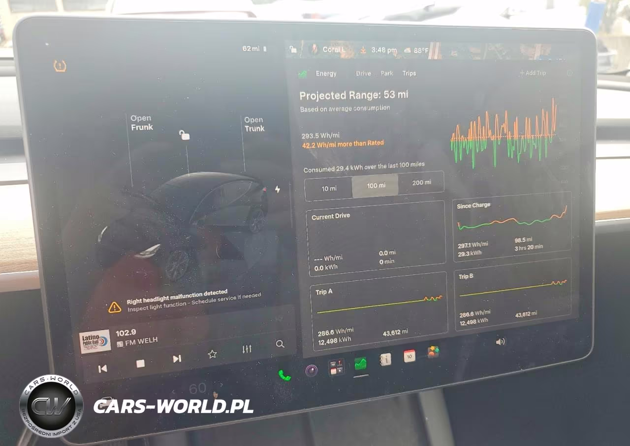 2024 Tesla Model Y VIN:7SAYGDEE5RA306832 - 9