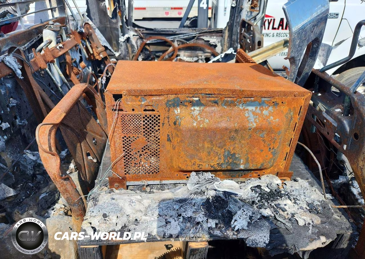 2025 Ford F450 Super Duty VIN:1FD0W4HTXSEC20817 - 10