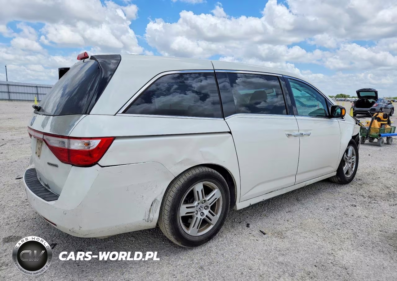 2012 Honda Odyssey Touring VIN:5FNRL5H94CB141075 - 3