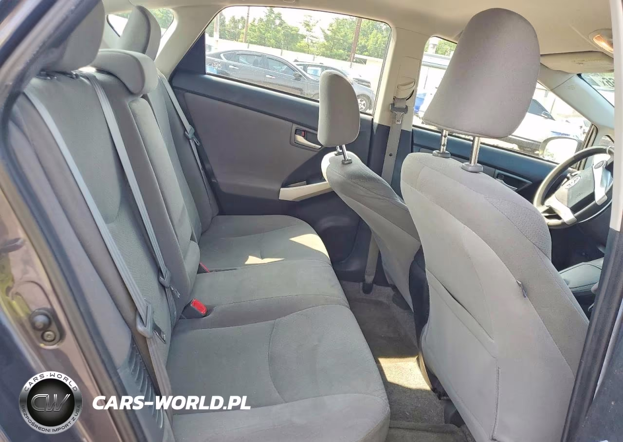 2013 Toyota Prius Two VIN:JTDKN3DU7D5699211 - 10