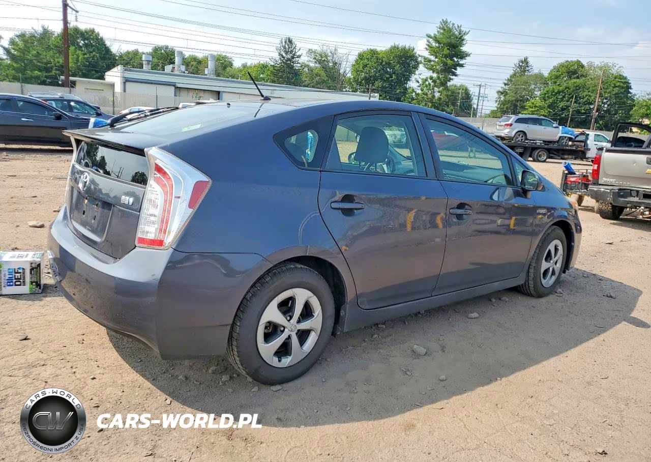 2013 Toyota Prius Two VIN:JTDKN3DU7D5699211 - 3