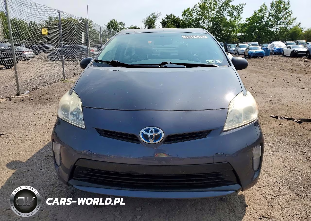 2013 Toyota Prius Two VIN:JTDKN3DU7D5699211 - 5