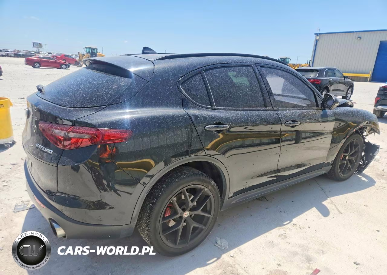 2018 Alfa Romeo Stelvio Ti Sport VIN:ZASFAKNN8J7B91335 - 3