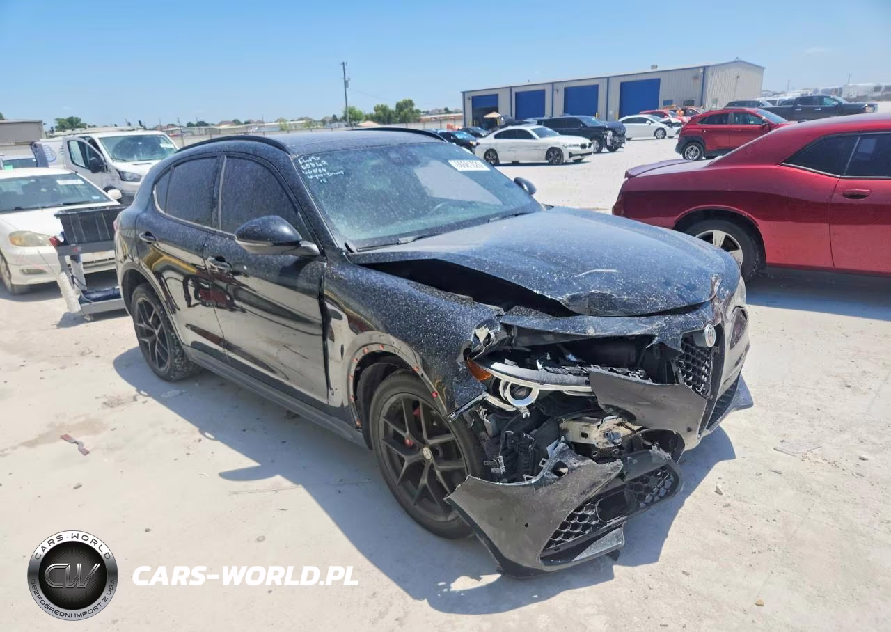 2018 Alfa Romeo Stelvio Ti Sport VIN:ZASFAKNN8J7B91335 - 4