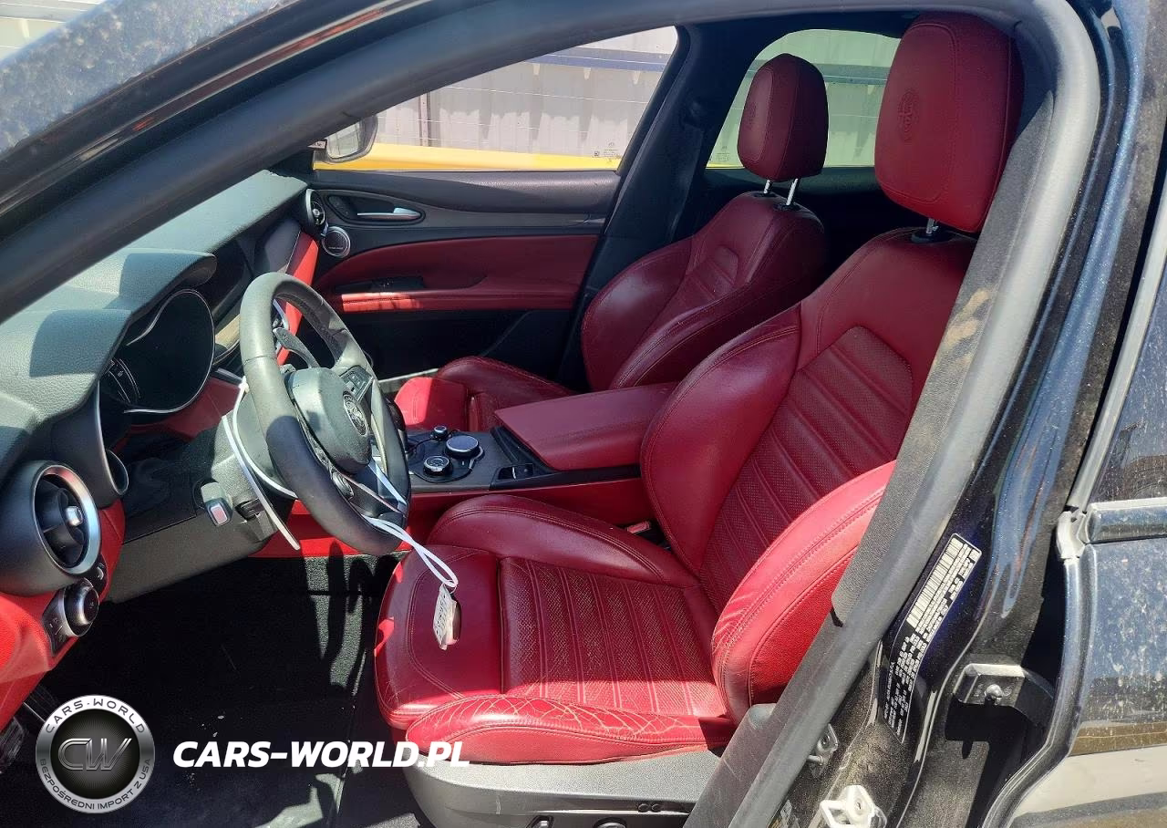 2018 Alfa Romeo Stelvio Ti Sport VIN:ZASFAKNN8J7B91335 - 7