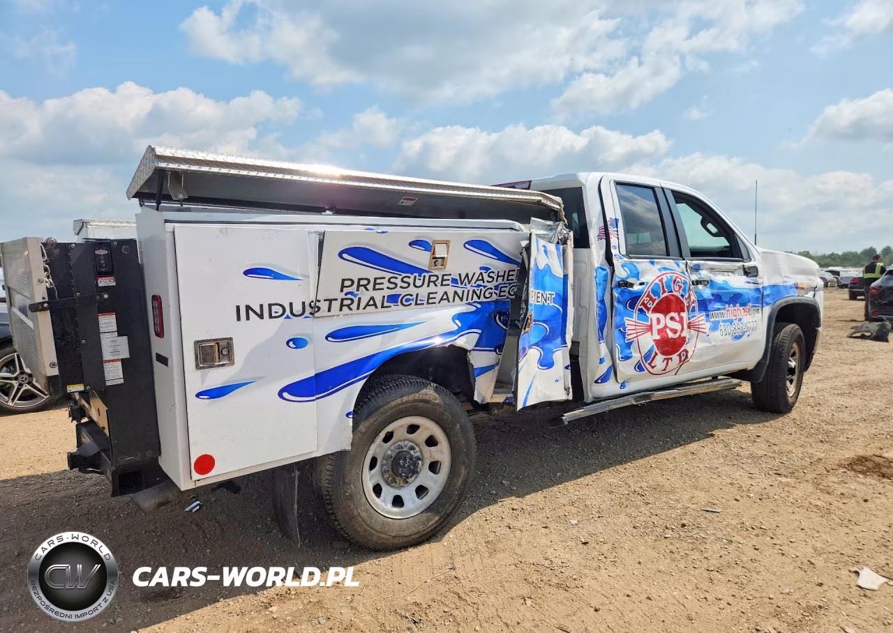 2023 Chevrolet Silverado C3500 VIN:1GB5WRE74PF172932 - 3