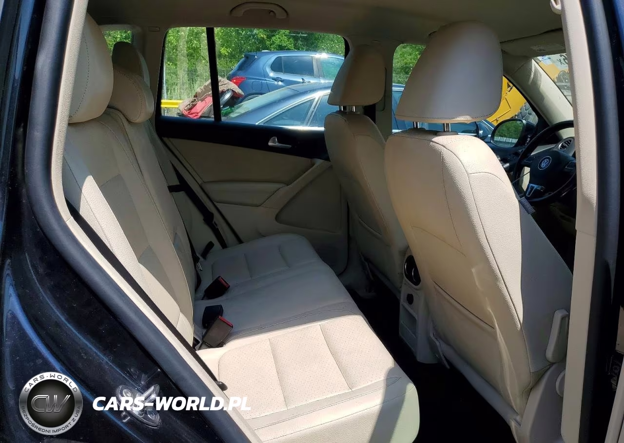 2017 Volkswagen Tiguan S VIN:WVGAV7AX7HK006674 - 11