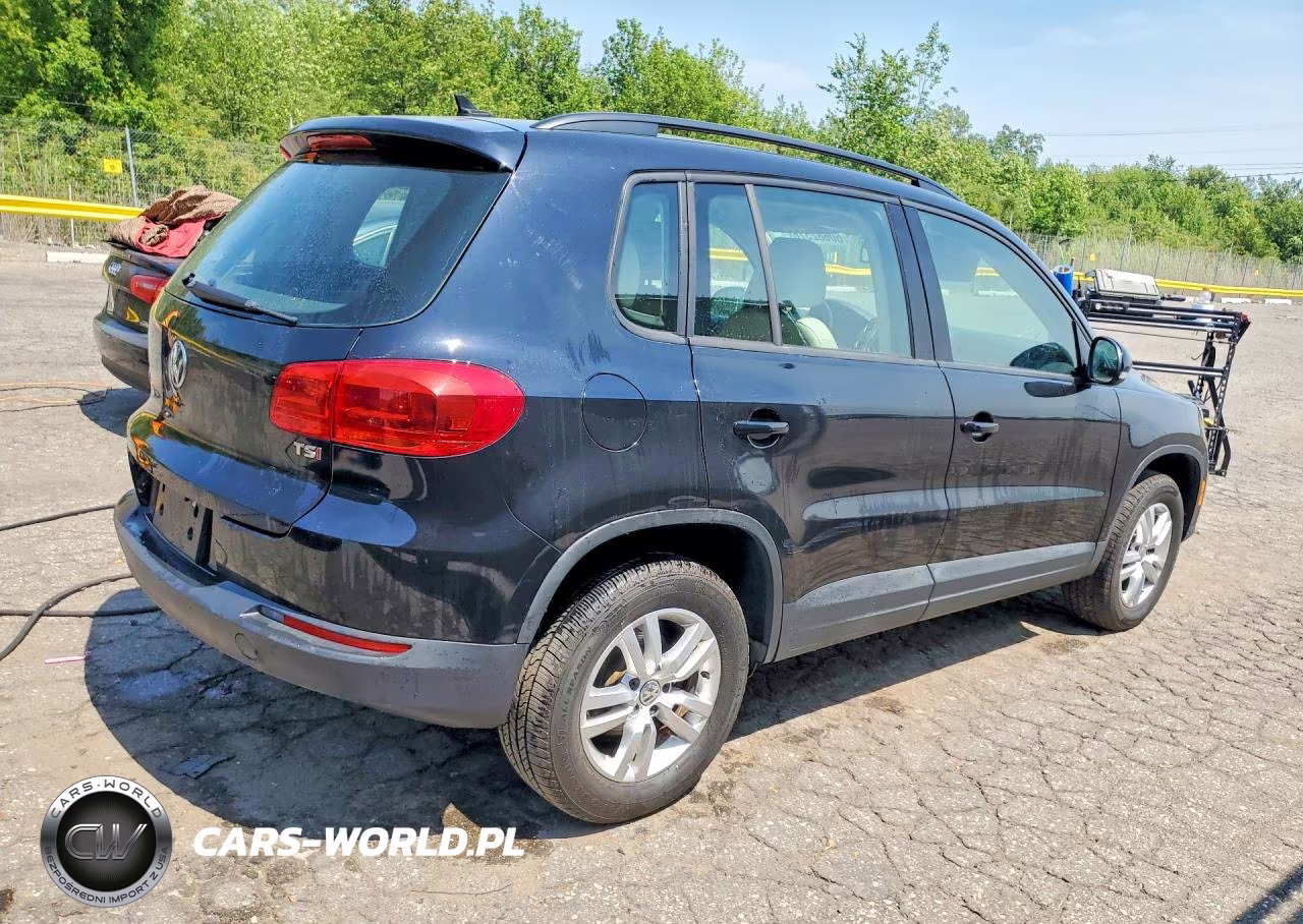 2017 Volkswagen Tiguan S VIN:WVGAV7AX7HK006674 - 3