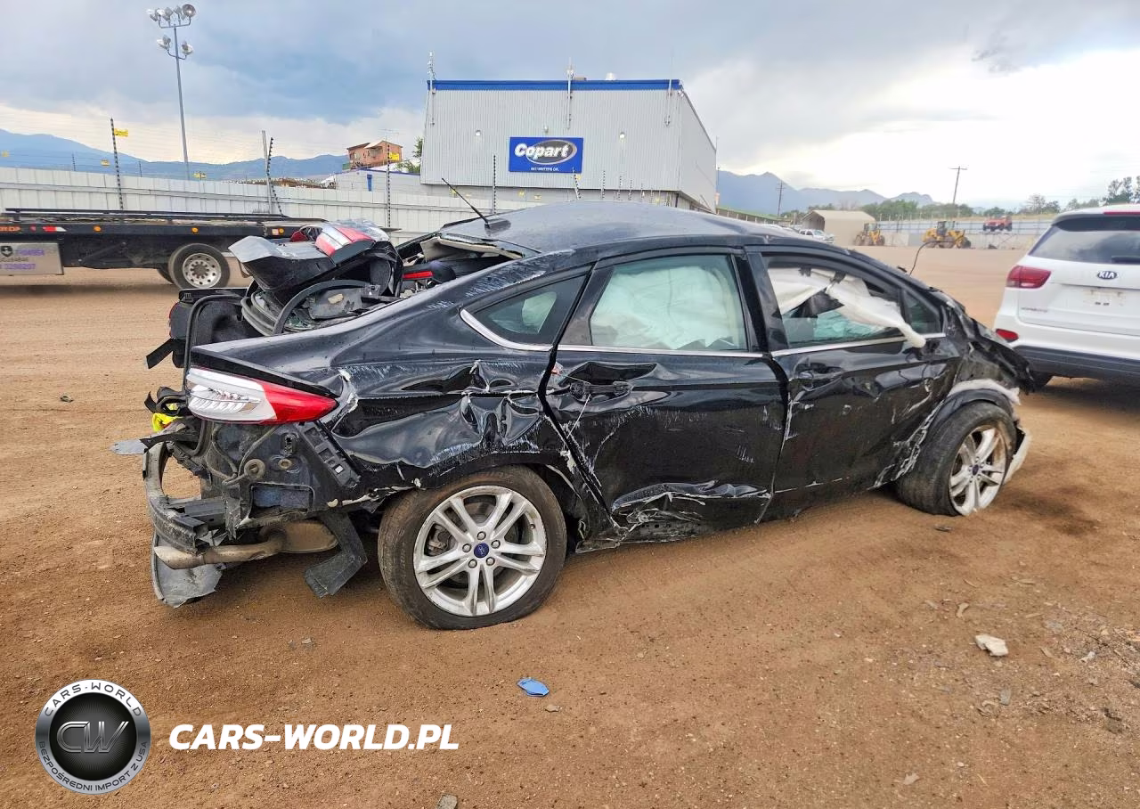 2018 Ford Fusion VIN:3FA6P0LUXJR173777 - 3