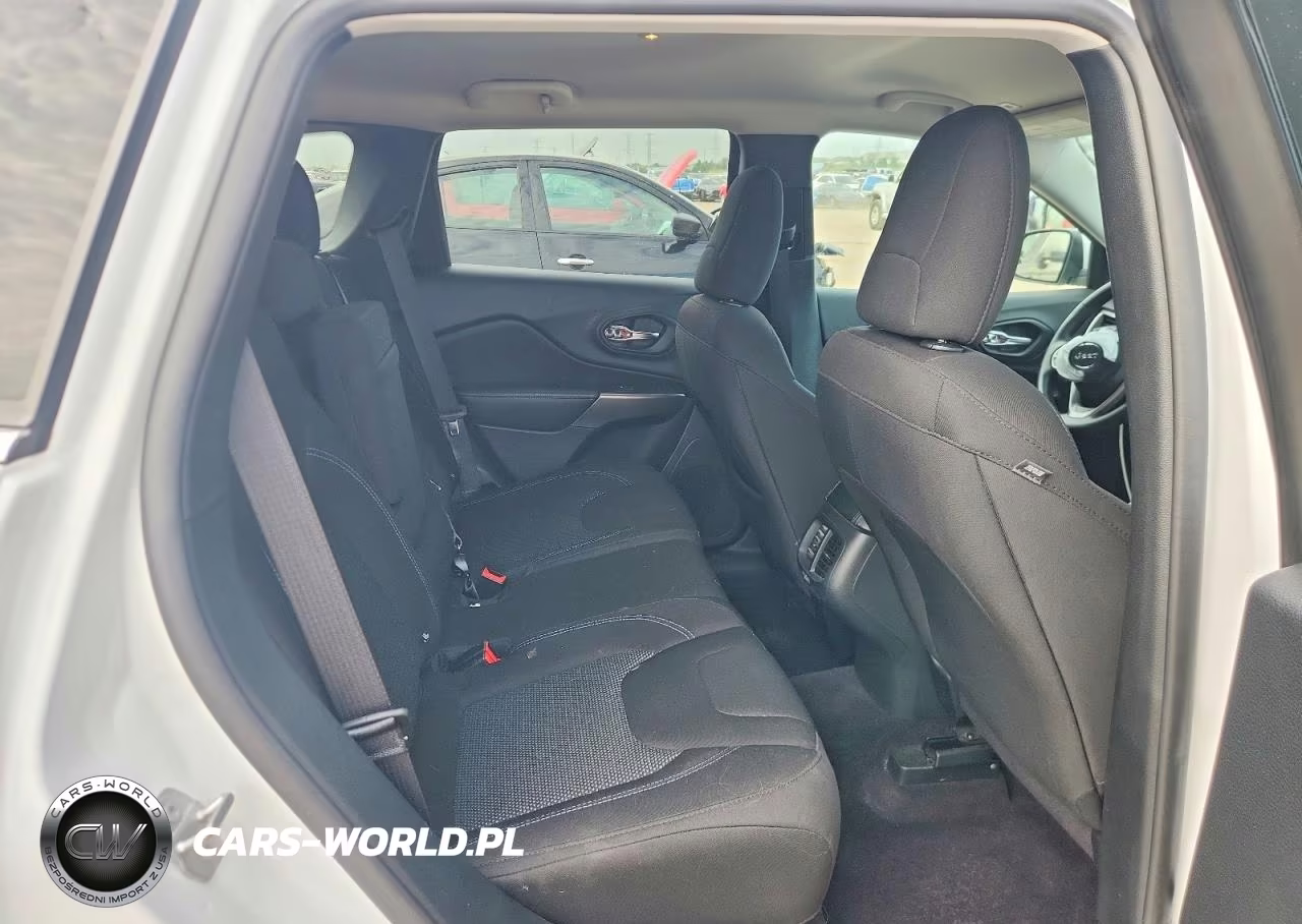 2019 Jeep Cherokee Latitude VIN:1C4PJMCB7KD158301 - 10