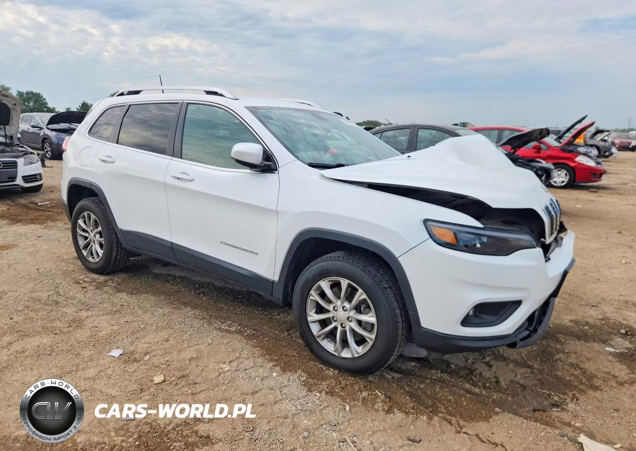 2019 Jeep Cherokee Latitude VIN:1C4PJMCB7KD158301 - 4