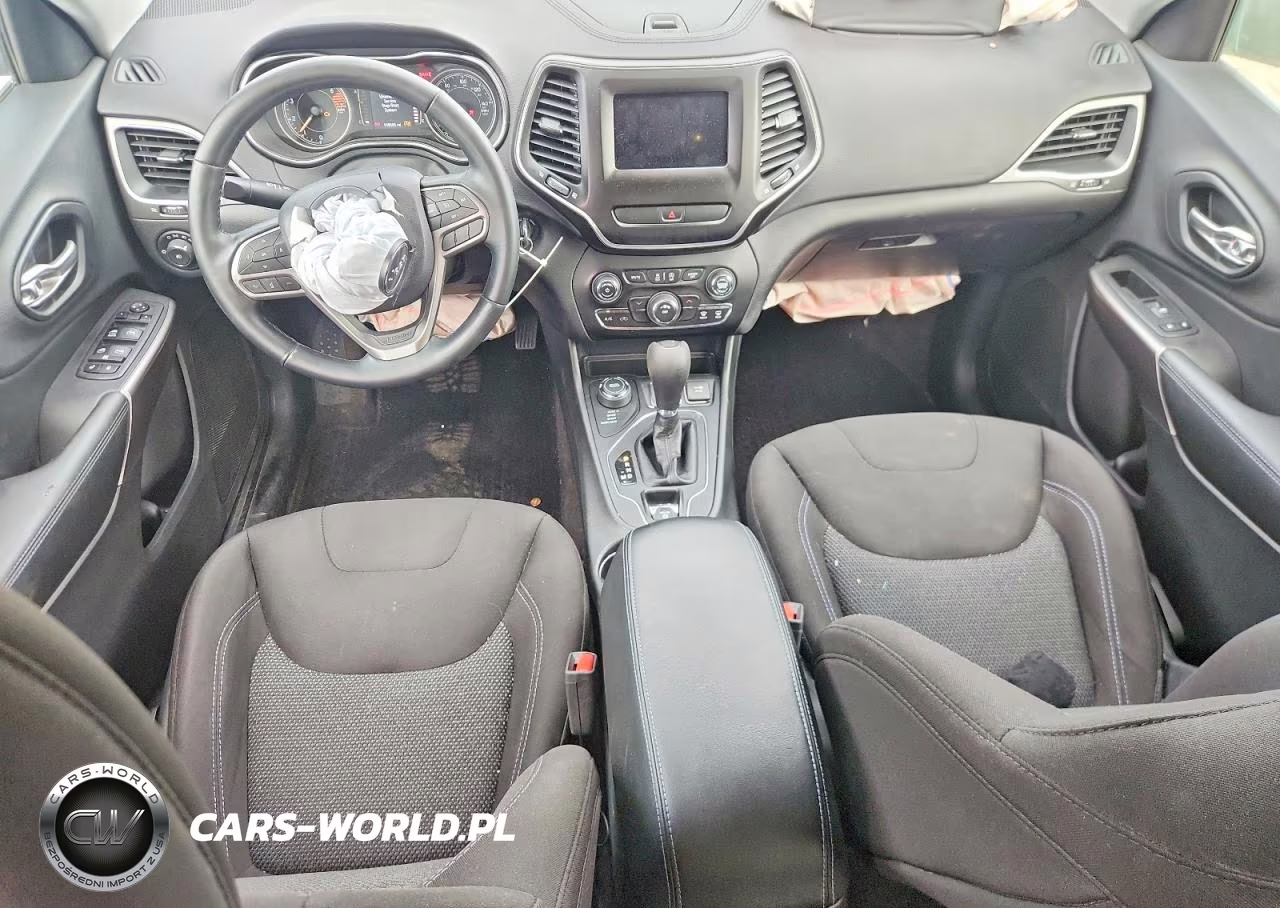 2019 Jeep Cherokee Latitude VIN:1C4PJMCB7KD158301 - 8