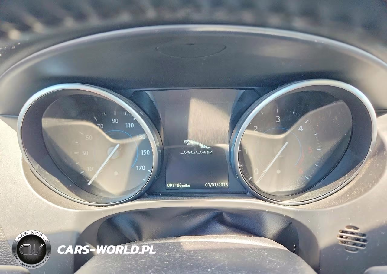 2018 Jaguar F-Pace Premium VIN:SADCJ2FN7JA279018 - 9