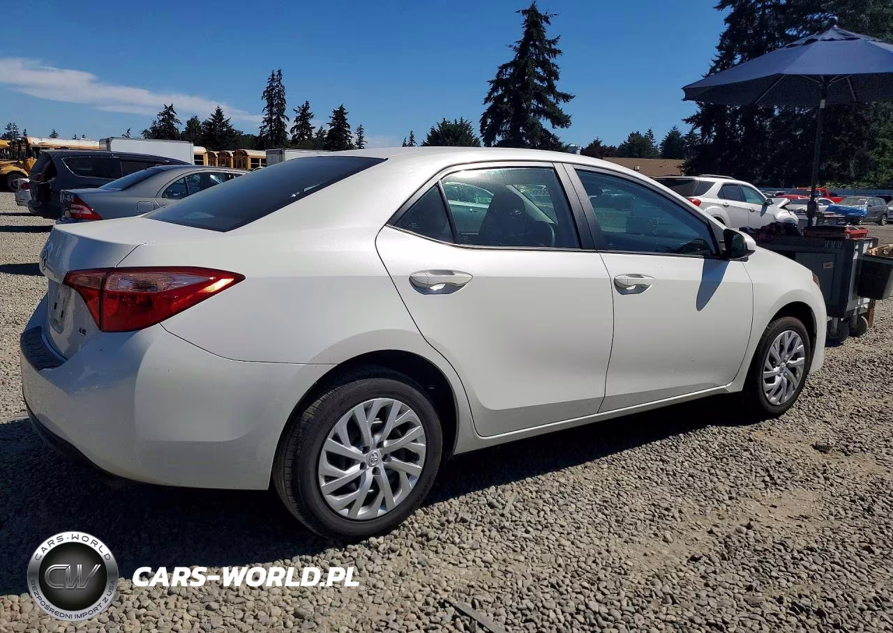 2019 Toyota Corolla Le VIN:5YFBURHE4KP864530 - 3