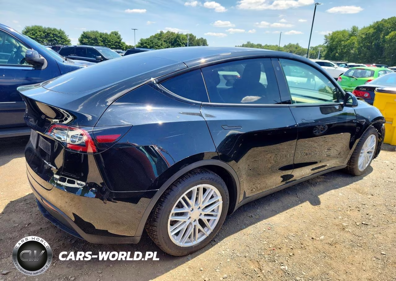 2021 Tesla Model Y VIN:5YJYGAEE4MF229670 - 3