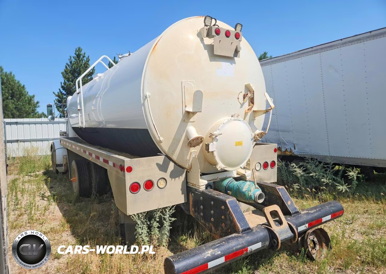 2004 Peterbilt 357 Tank Truck VIN:1NPALT0X24D828696 - 2