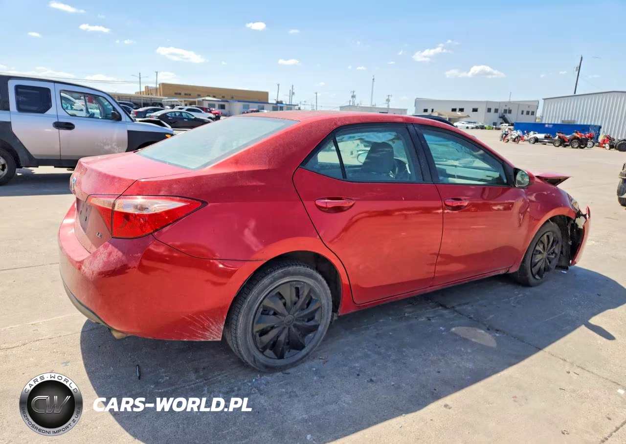2018 Toyota Corolla Le VIN:5YFBURHE2JP754347 - 3