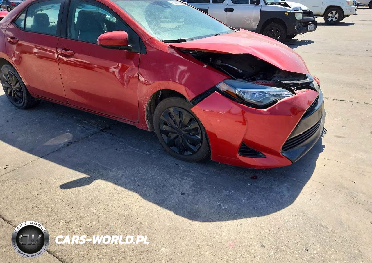 2018 Toyota Corolla Le VIN:5YFBURHE2JP754347 - 4
