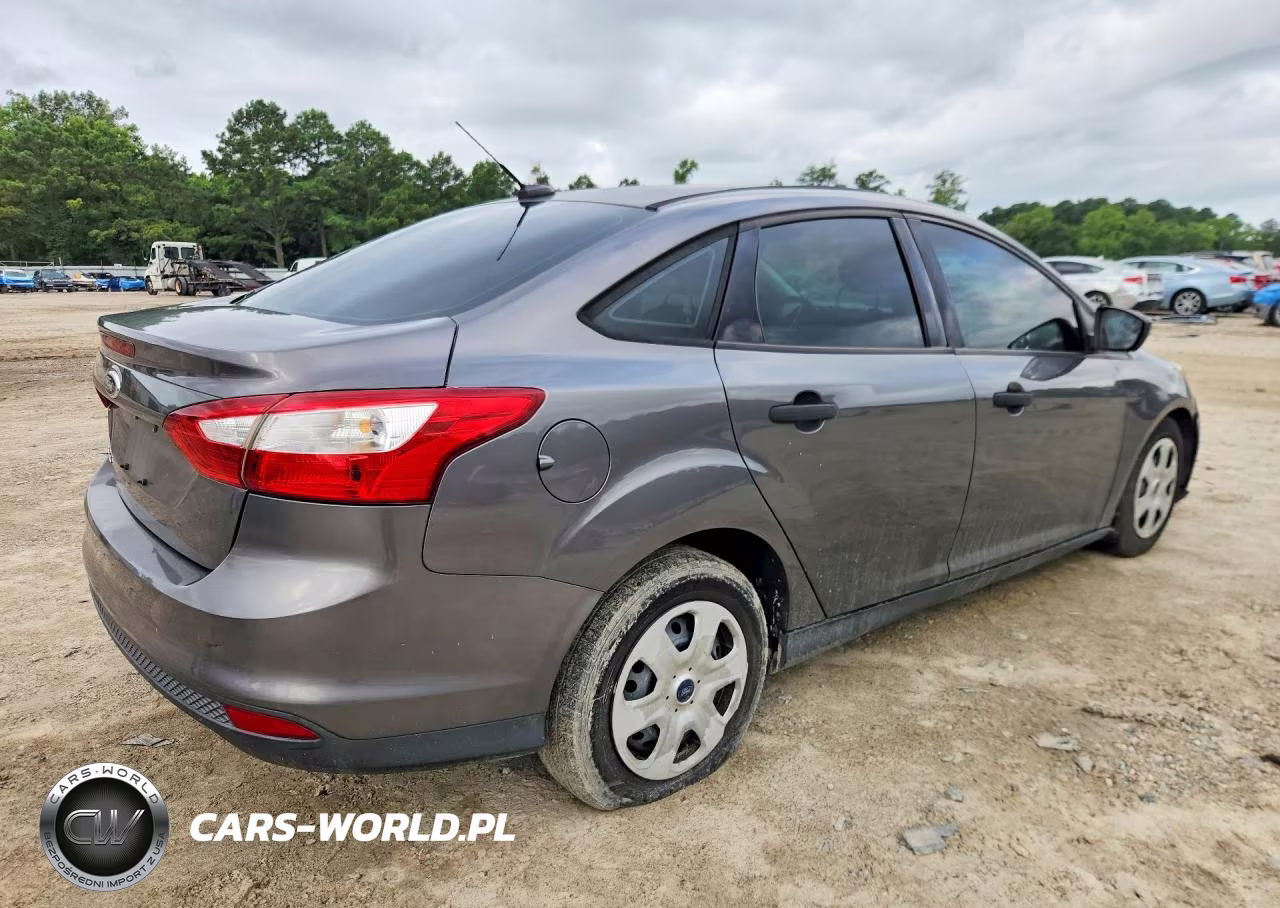 2012 Ford Focus S VIN:1FAHP3E2XCL321353 - 3