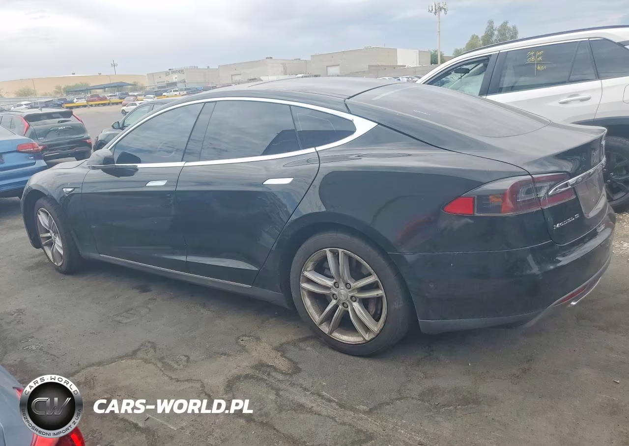 2015 Tesla Model S VIN:5YJSA1E19FF116174 - 2
