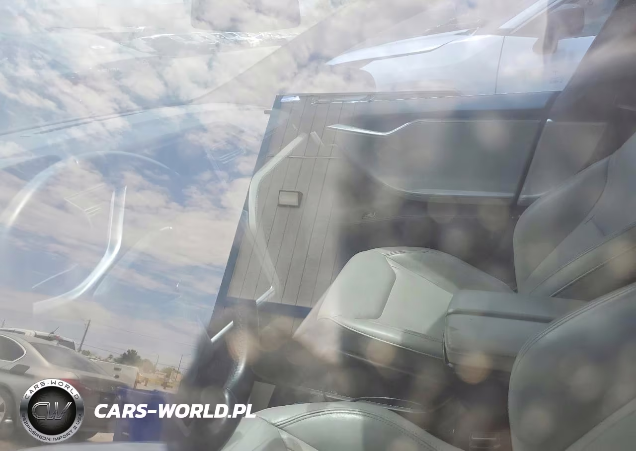 2015 Tesla Model S VIN:5YJSA1E19FF116174 - 8