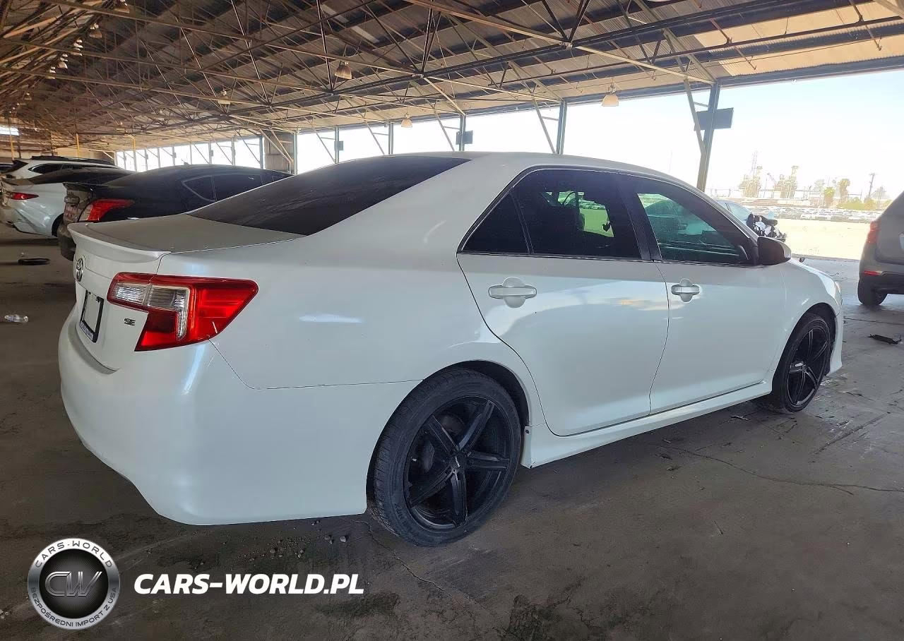 2014 Toyota Camry Se Sport VIN:4T1BF1FK0EU454122 - 3