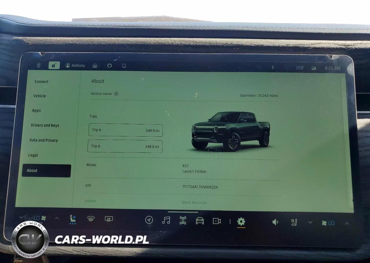 2022 Rivian R1T Launch Edition VIN:7FCTGAAL1NN006224 - 9