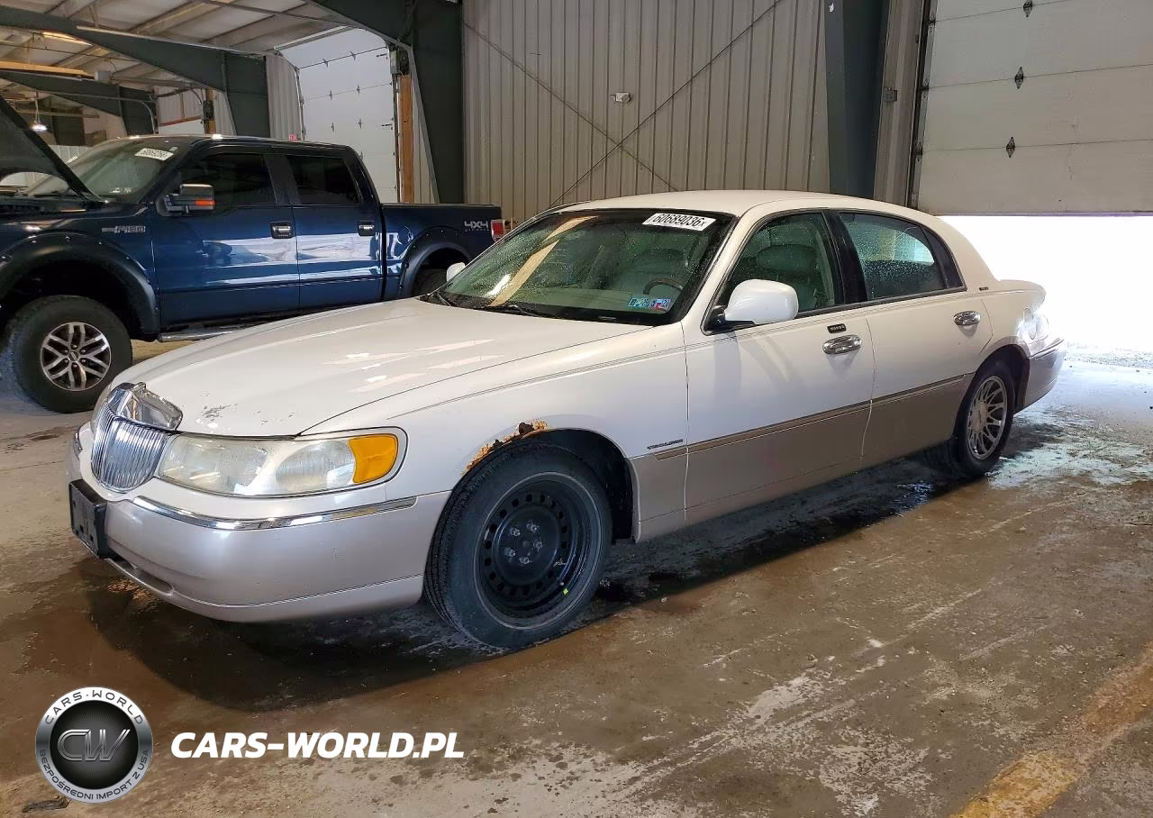 2001 Lincoln Town Car Signature
