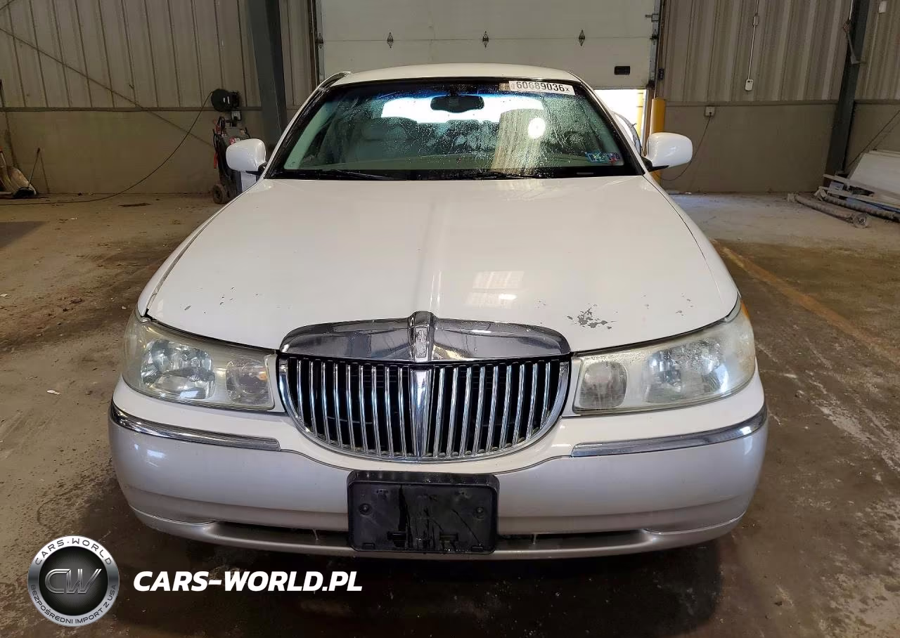 2001 Lincoln Town Car Signature VIN:1LNHM82W51Y669340 - 5
