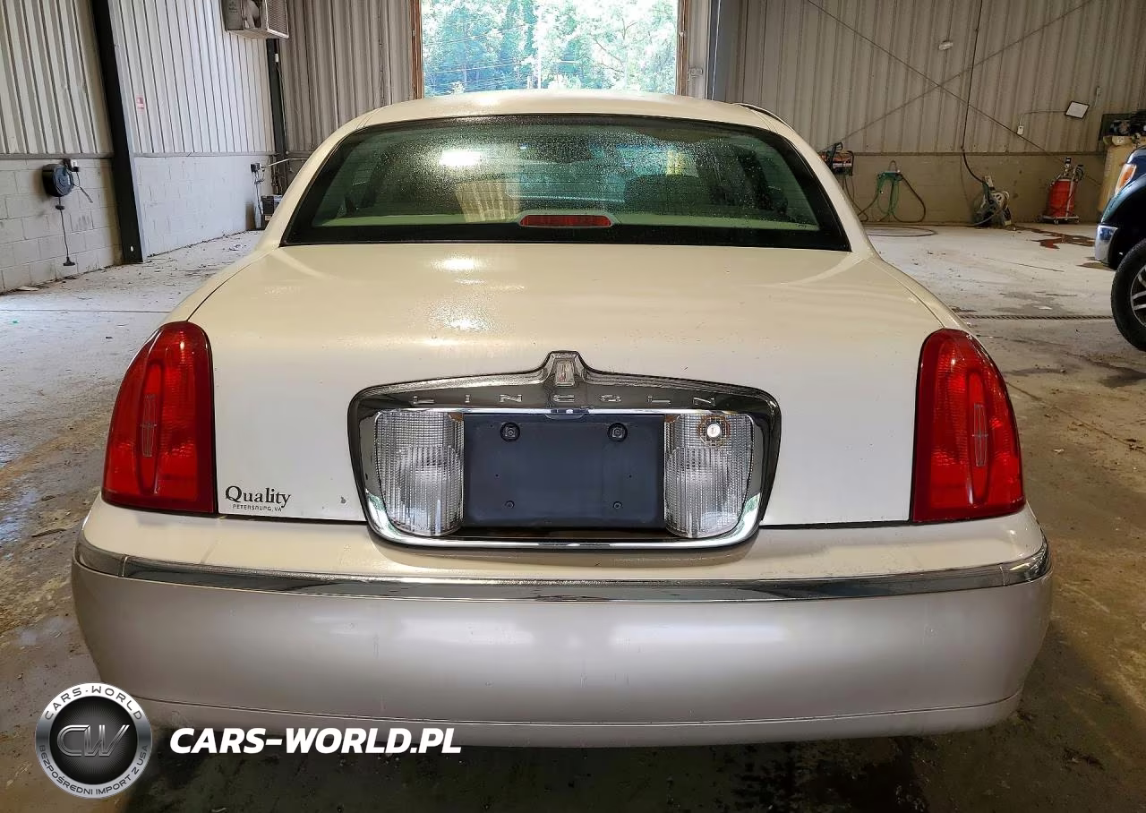 2001 Lincoln Town Car Signature VIN:1LNHM82W51Y669340 - 6