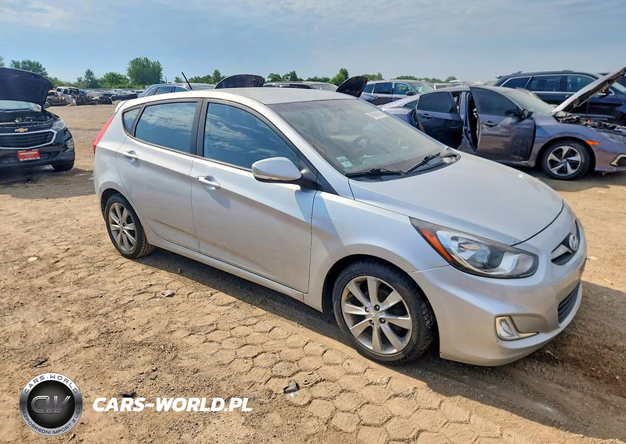 2013 Hyundai Accent Se VIN:KMHCU5AE1DU061232 - 4