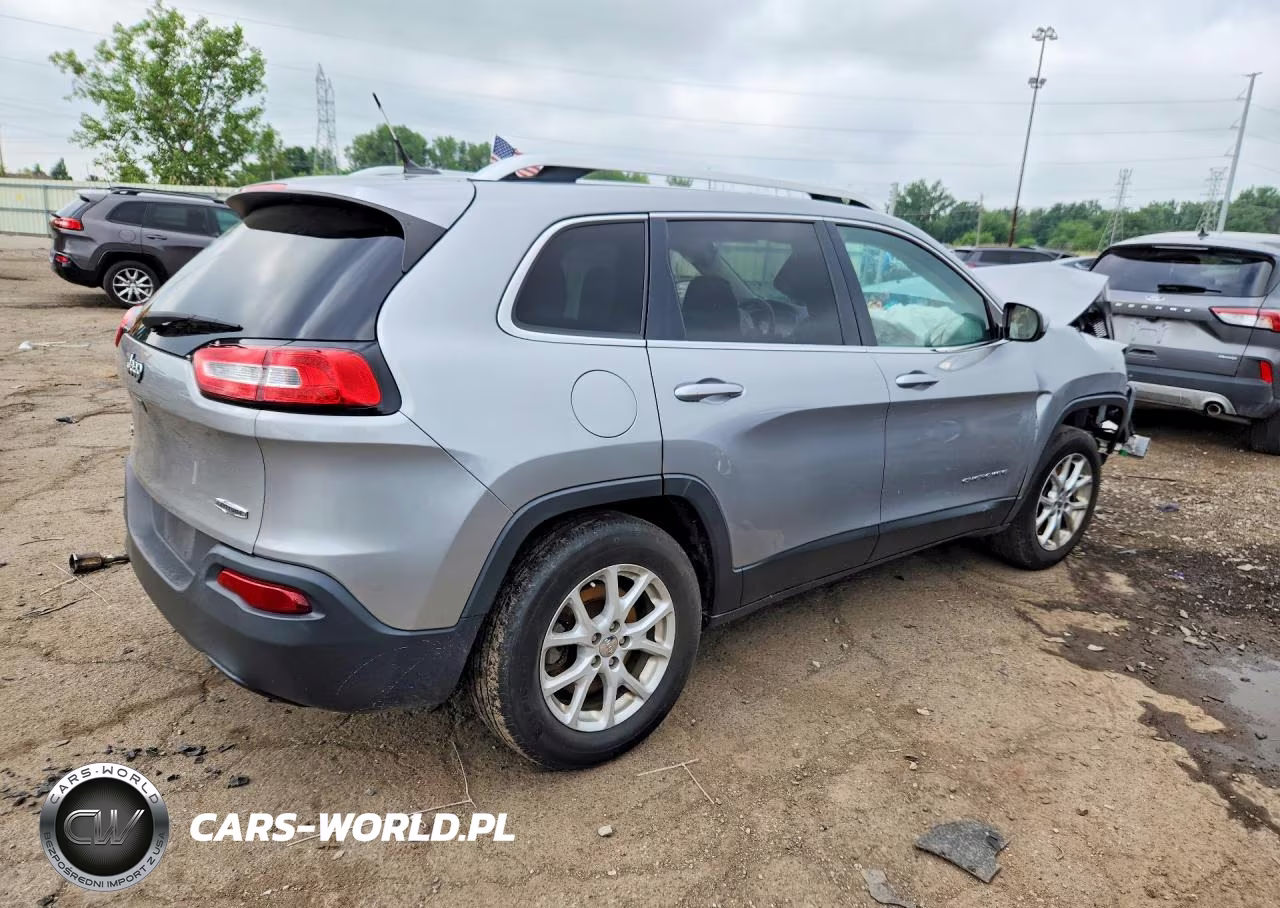 2015 Jeep Cherokee Latitude VIN:1C4PJMCB9FW636311 - 3