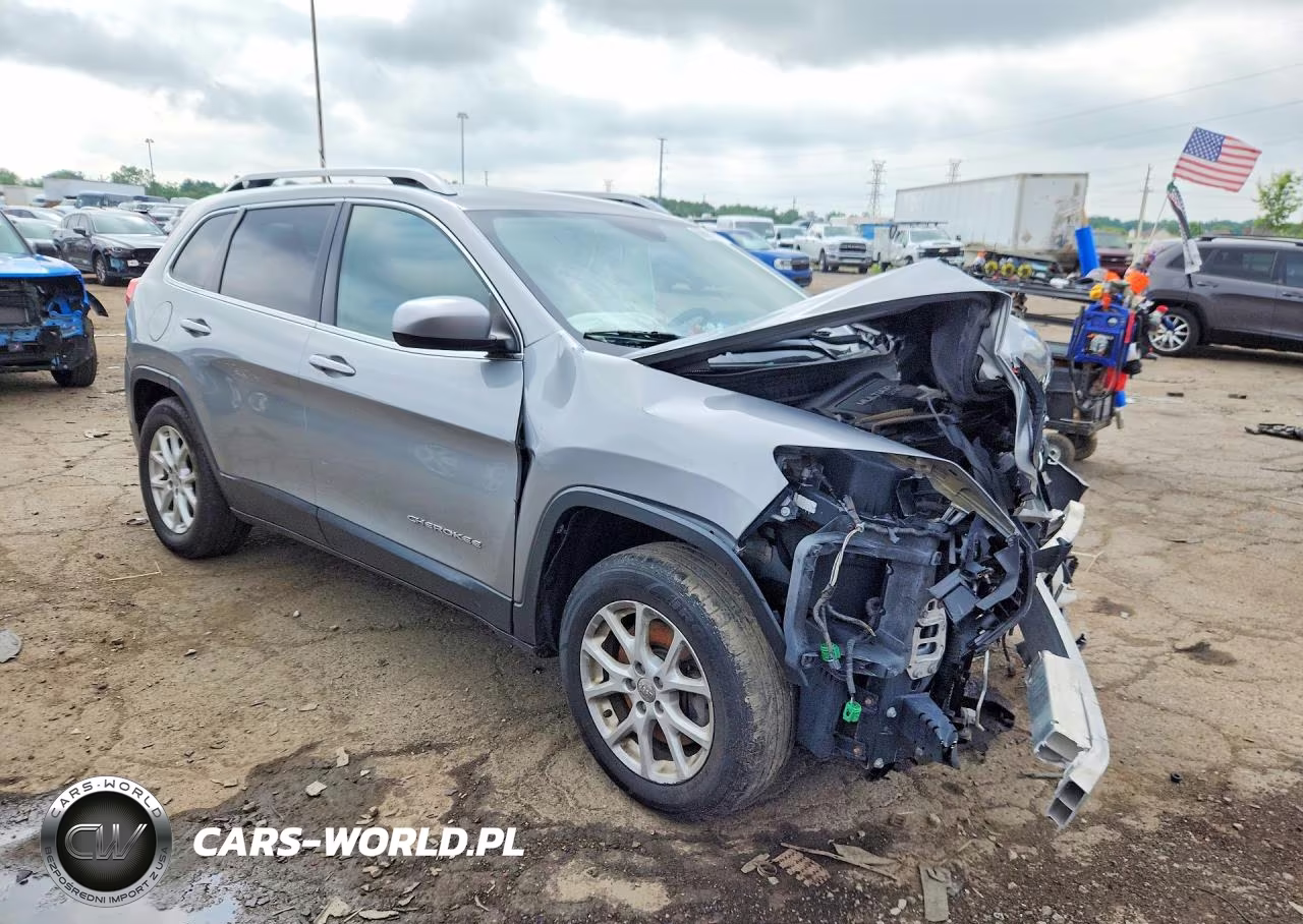 2015 Jeep Cherokee Latitude VIN:1C4PJMCB9FW636311 - 4