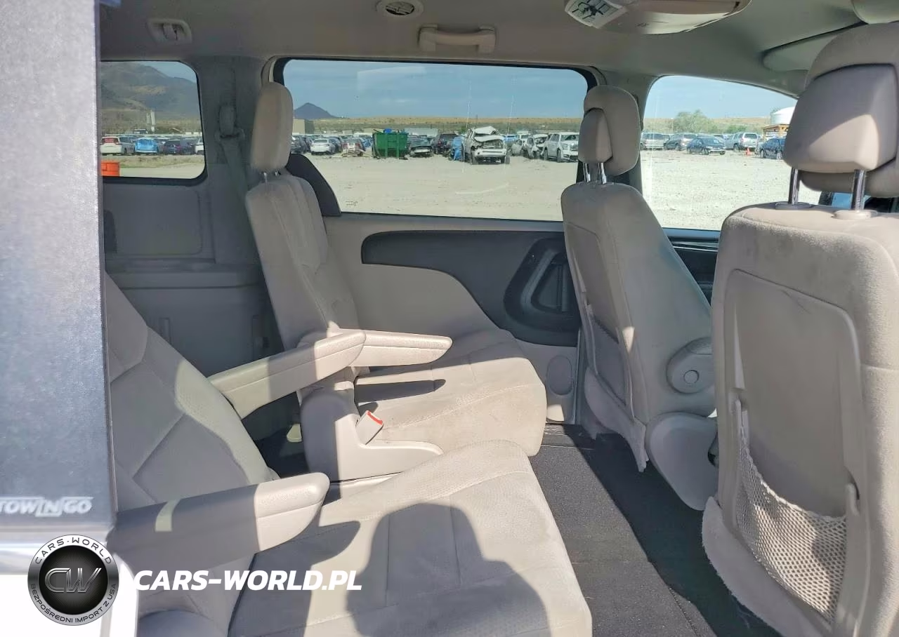 2012 Chrysler Town & Country Touring VIN:2C4RC1BG0CR138839 - 10