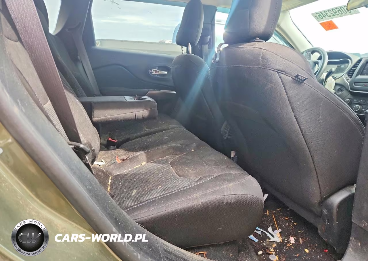2019 Jeep Cherokee Latitude VIN:1C4PJLCB1KD286270 - 10