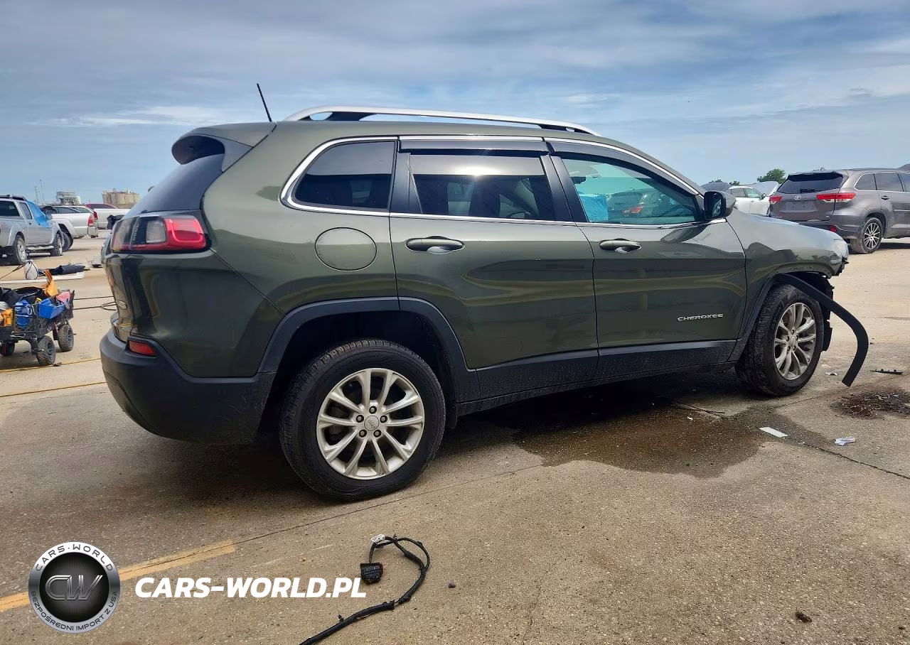 2019 Jeep Cherokee Latitude VIN:1C4PJLCB1KD286270 - 3
