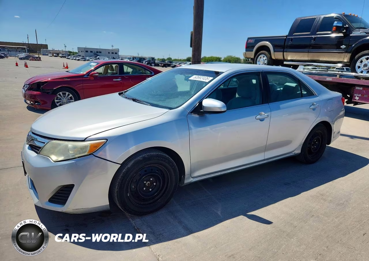 2012 Toyota Camry Le – zdjęcie 1 z 12