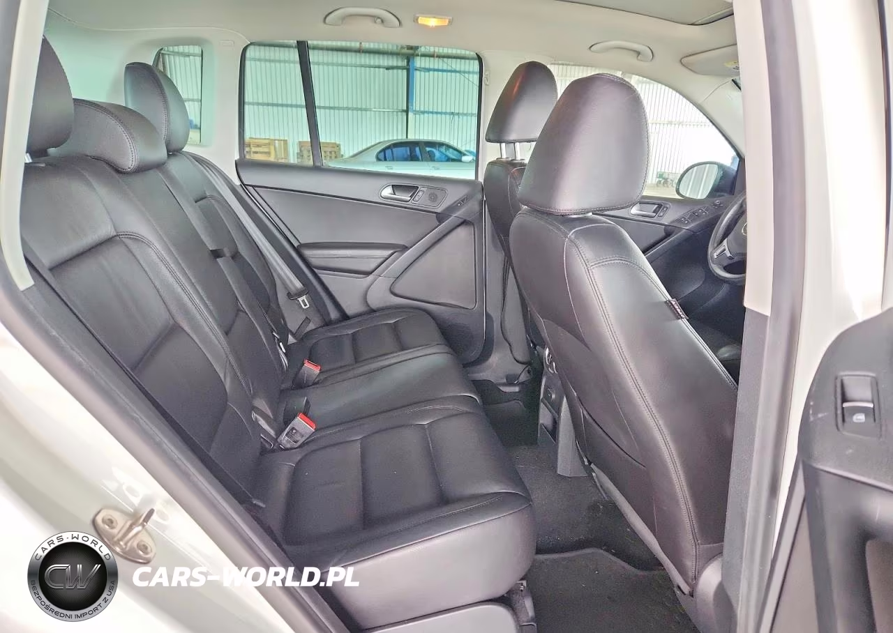 2017 Volkswagen Tiguan Sport VIN:WVGUV7AX0HK037522 - 10