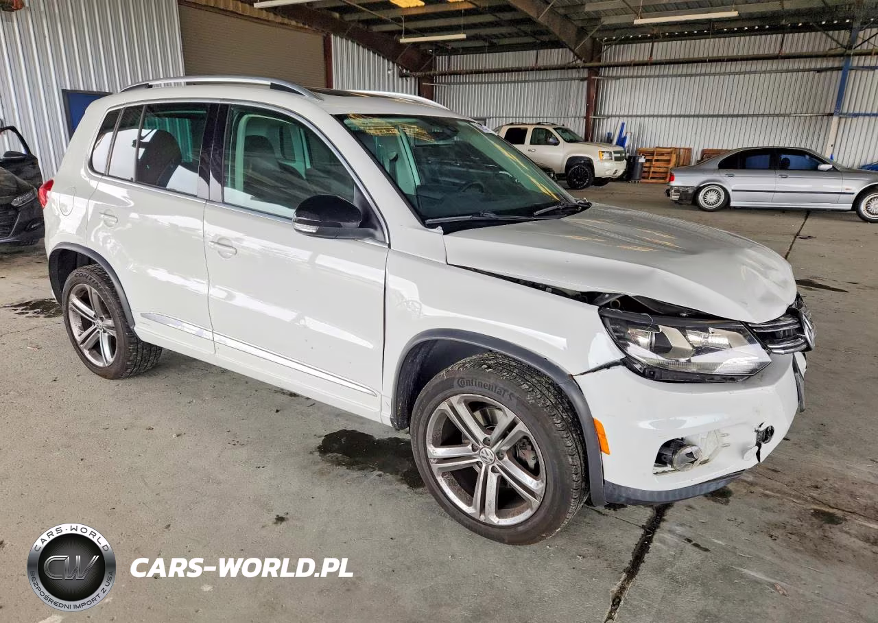 2017 Volkswagen Tiguan Sport VIN:WVGUV7AX0HK037522 - 4