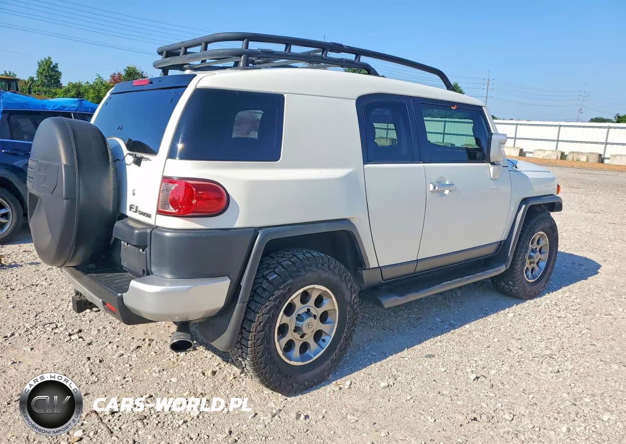 2011 Toyota Fj Cruiser Base VIN:JTEBU4BFXBK101975 - 3
