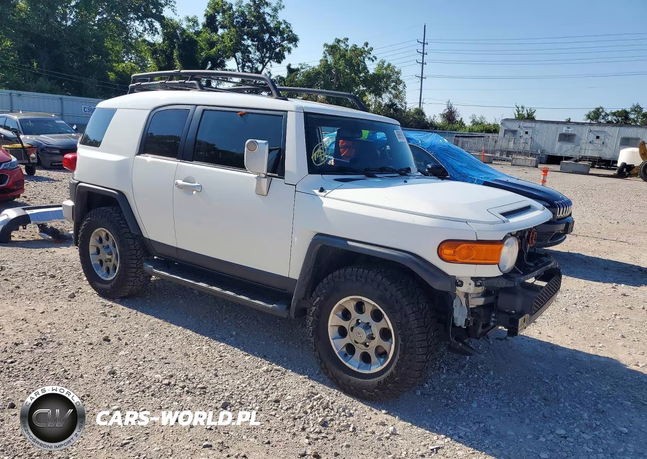 2011 Toyota Fj Cruiser Base VIN:JTEBU4BFXBK101975 - 4