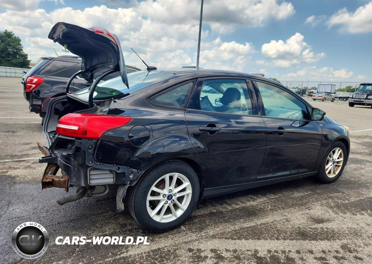 2016 Ford Focus Se VIN:1FADP3F27GL284264 - 3