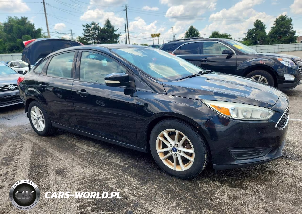 2016 Ford Focus Se VIN:1FADP3F27GL284264 - 4