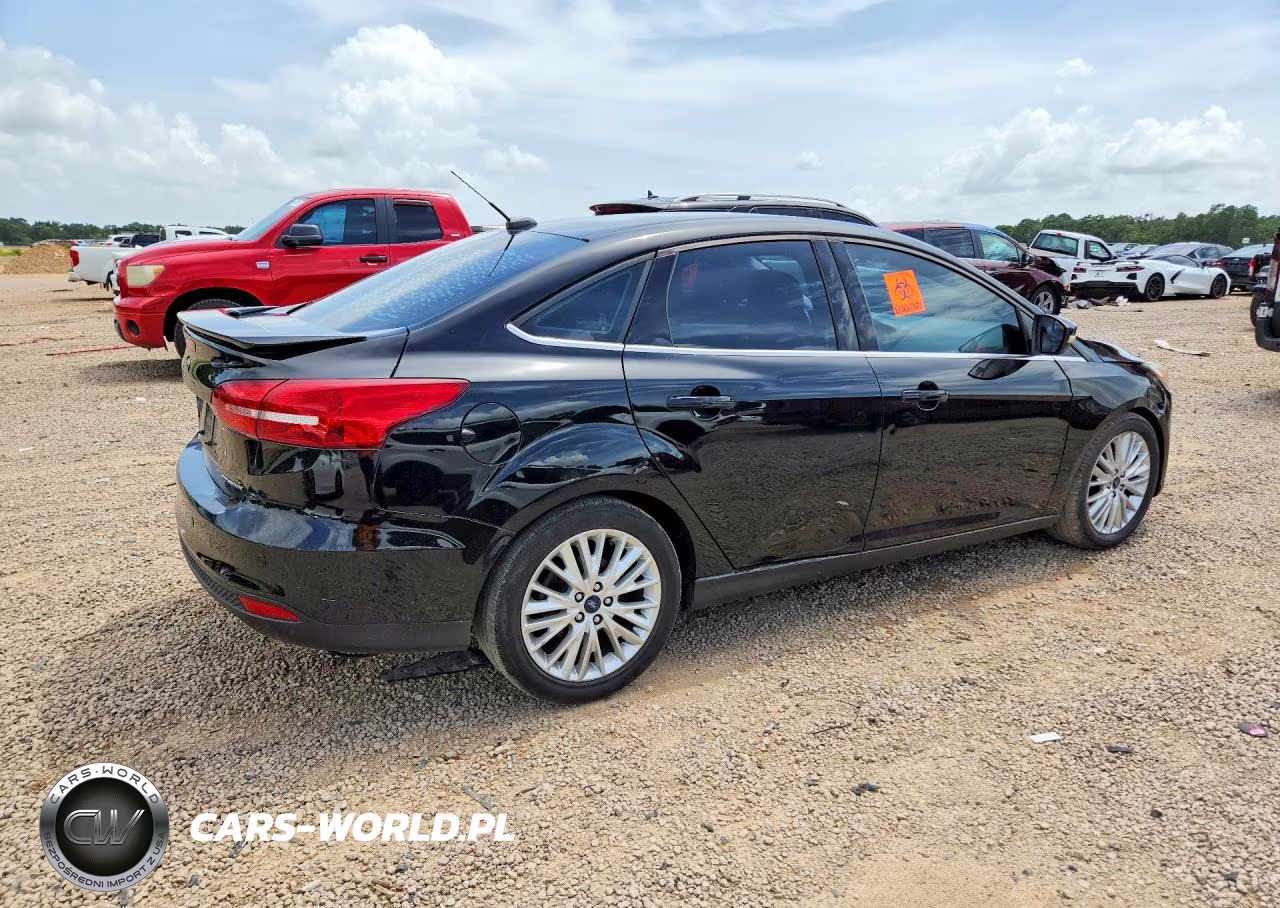 2018 Ford Focus Titanium VIN:1FADP3J22JL203346 - 3