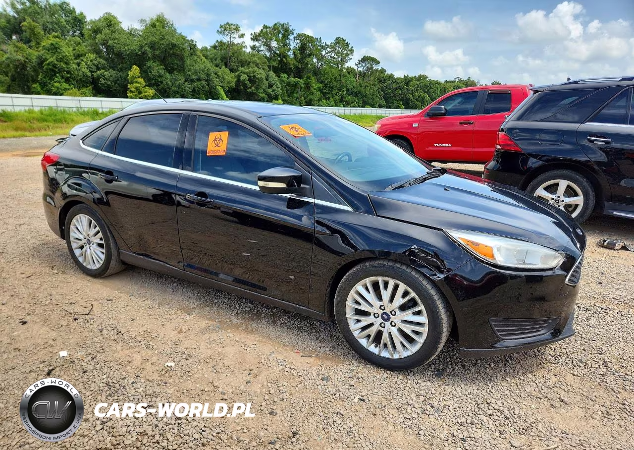 2018 Ford Focus Titanium VIN:1FADP3J22JL203346 - 4
