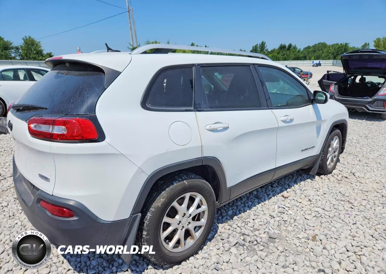 2014 Jeep Cherokee Latitude VIN:1C4PJLCS6EW115720 - 3