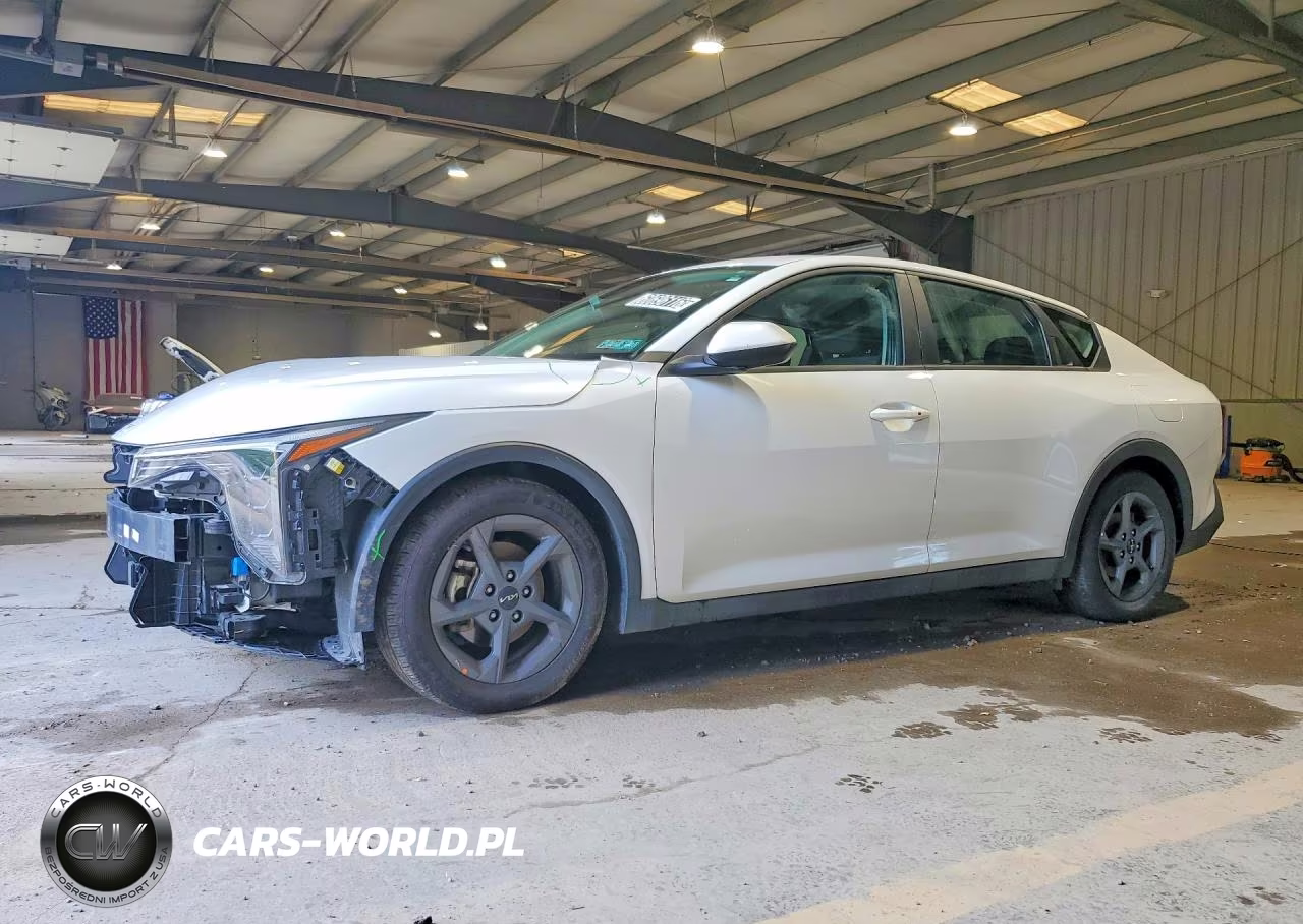 2025 Kia K4 Lxs – zdjęcie 1 z 13