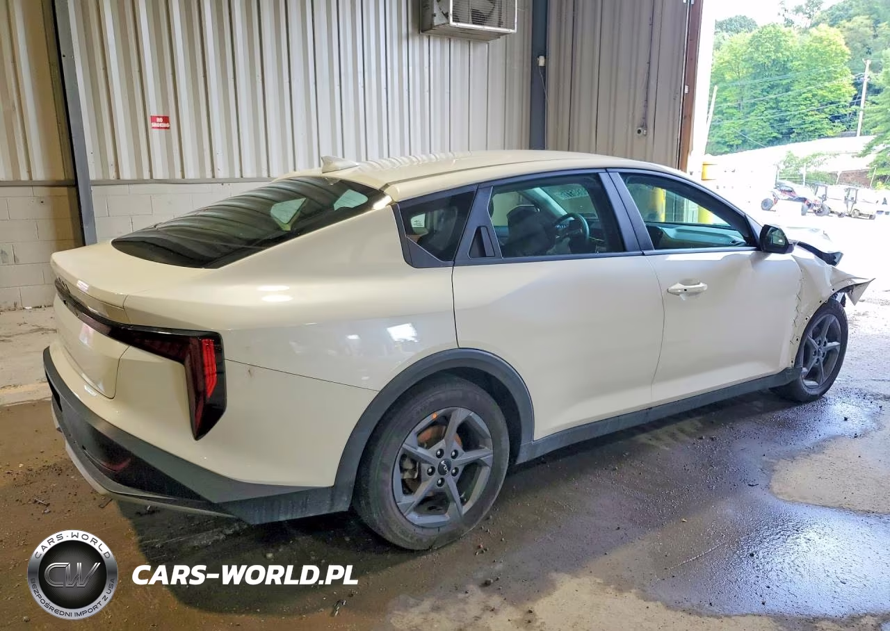 2025 Kia K4 Lxs VIN:3KPFT4DE2SE100254 - 3