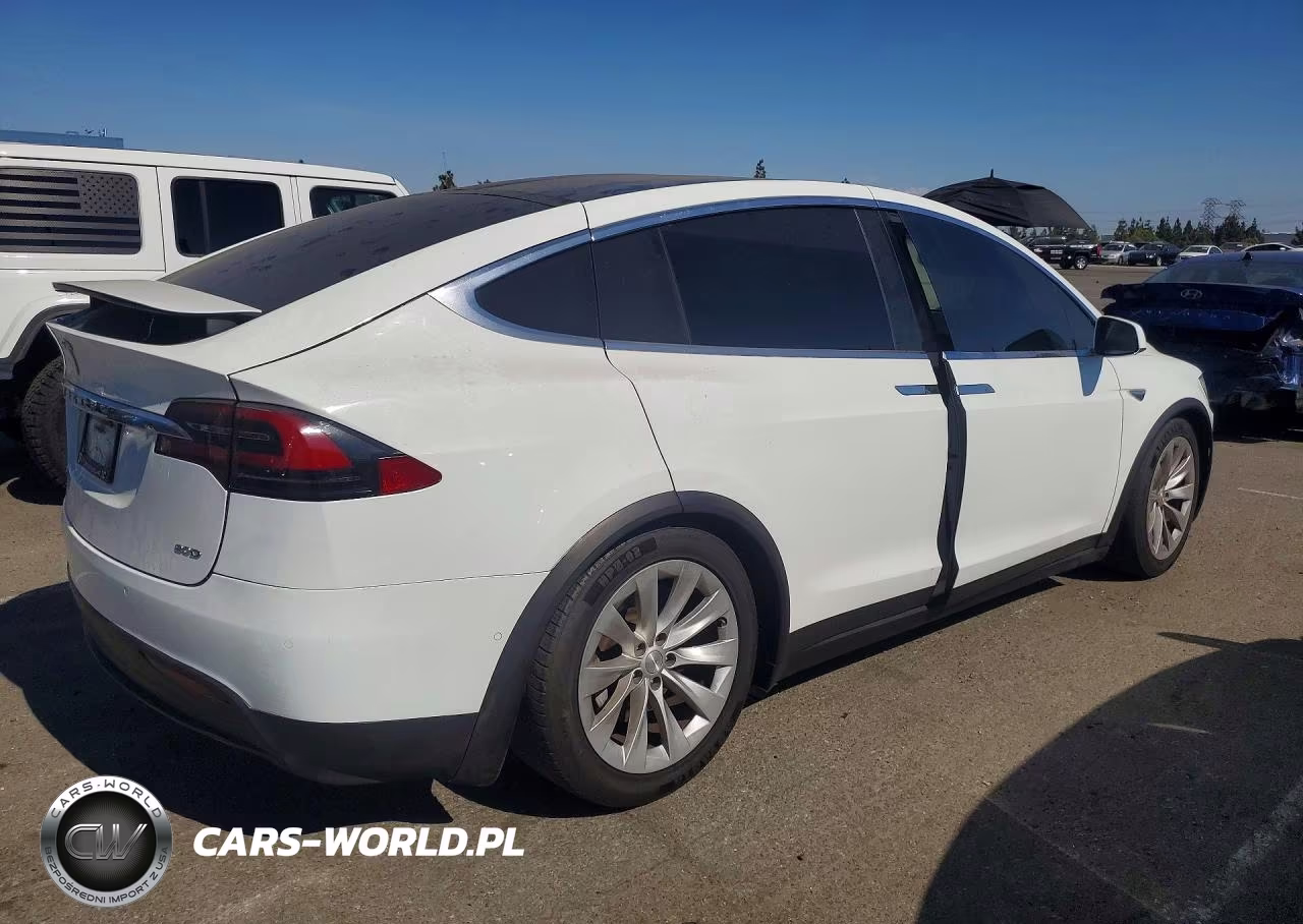 2016 Tesla Model X VIN:5YJXCBE2XGF003883 - 3