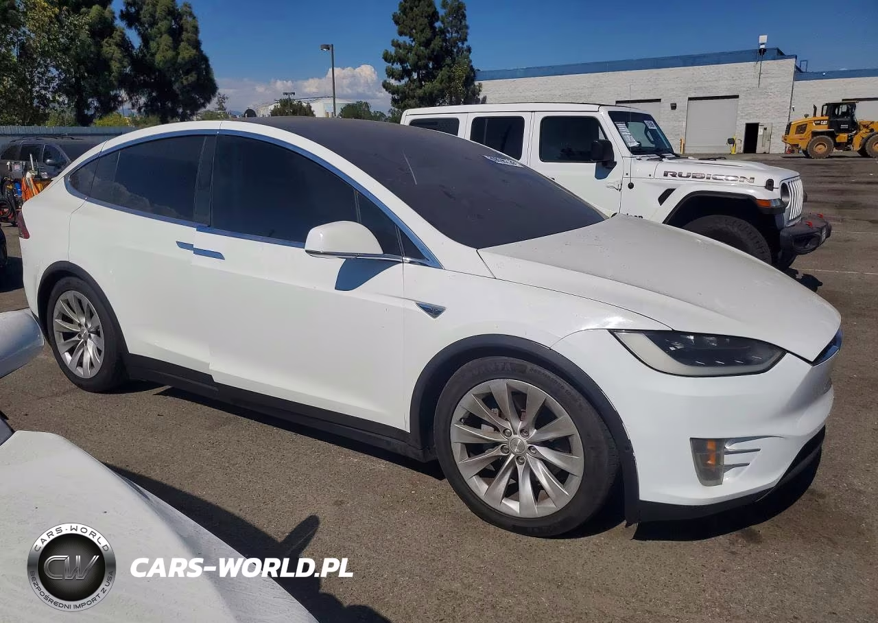 2016 Tesla Model X VIN:5YJXCBE2XGF003883 - 4